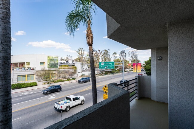4500 Laurel Canyon Blvd in Los Angeles, CA - Building Photo - Building Photo
