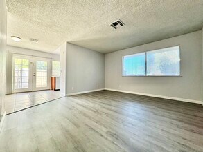 6151 Meadow Vista Ln in Las Vegas, NV - Building Photo - Building Photo