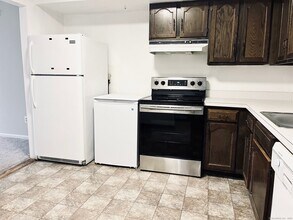 80 Claudia Dr in West Haven, CT - Building Photo - Building Photo