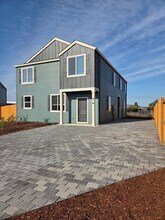 2780 SE Lyon St in Albany, OR - Building Photo - Building Photo