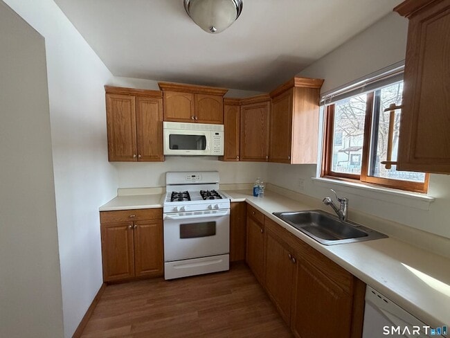 155 Cottonwood Rd in Newington, CT - Building Photo - Building Photo