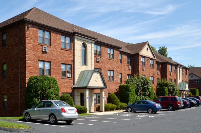 Park Street Manor Apartments in West Springfield, MA - Building Photo - Building Photo