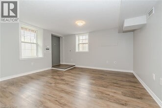 58 Beverly St in Cambridge, ON - Building Photo - Building Photo