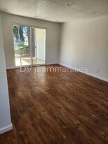101 N 10th St in Creswell, OR - Building Photo
