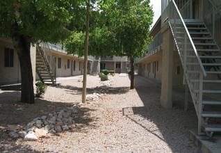 Windrose Villas Apartments in Phoenix, AZ - Building Photo - Building Photo