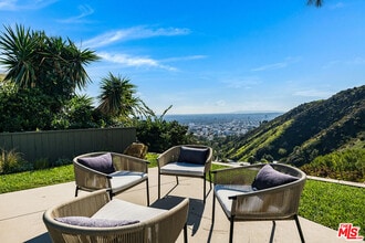 2431 Carman Crest Dr in Los Angeles, CA - Building Photo - Building Photo