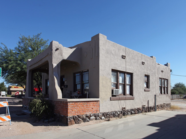 1736-1740 E Broadway Blvd in Tucson, AZ - Foto de edificio - Building Photo