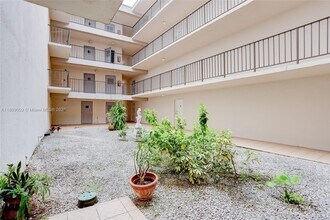 5501 NW 7th St in Miami, FL - Building Photo - Building Photo