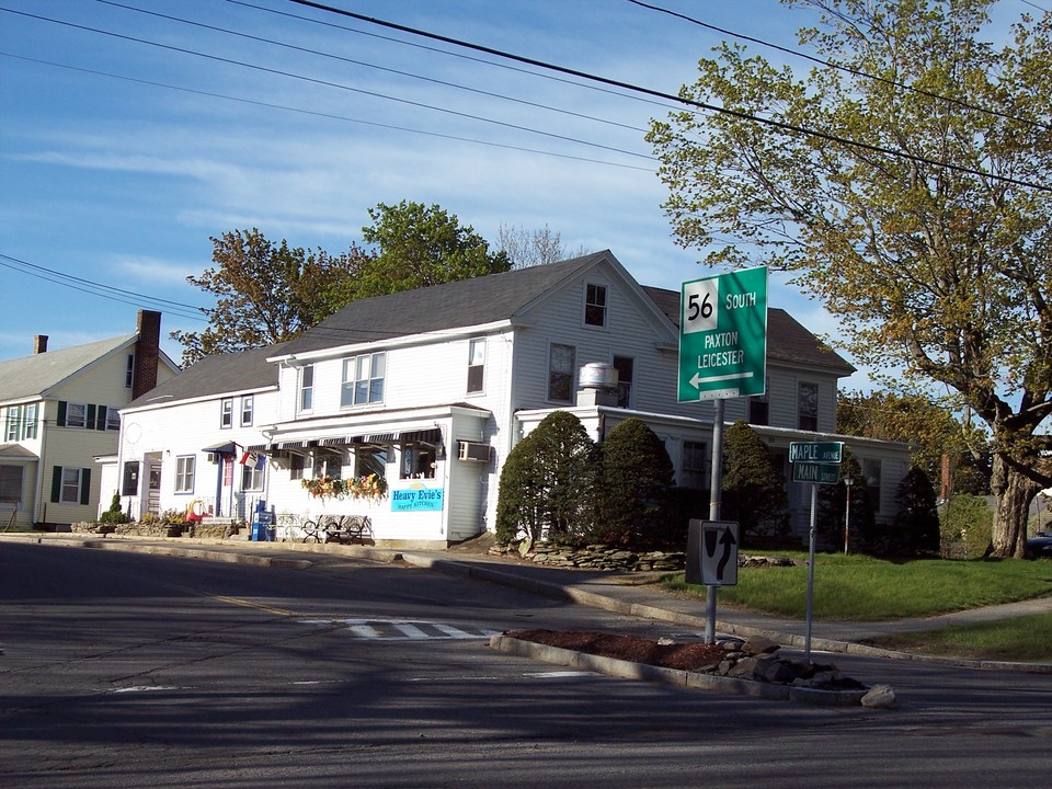 231 Main St in Rutland, MA - Building Photo