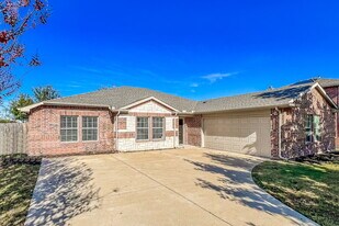 2027 Northridge Dr in Forney, TX - Building Photo