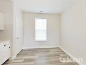 8112 Cole Wood Blvd in Indianapolis, IN - Foto de edificio - Building Photo