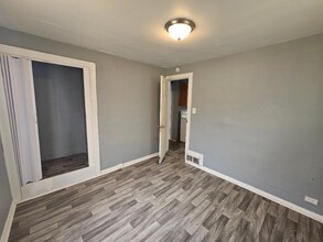 803 Marvin Ave in Ferguson, MO - Foto de edificio - Building Photo