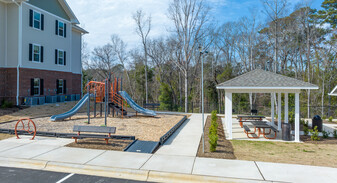 The Landing at Beaver Creek in Fayetteville, NC - Foto de edificio - Building Photo