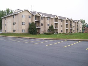 Evergreen Square Apartments in Buffalo, MN - Building Photo - Building Photo