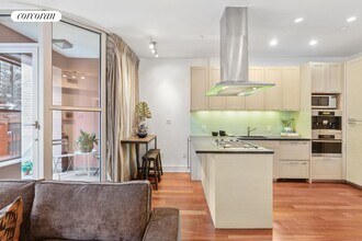 345 E 50th St in New York, NY - Building Photo - Building Photo