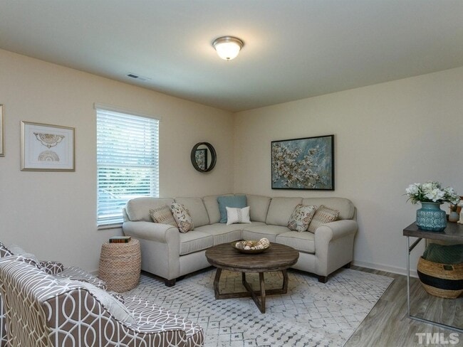 property at 882 Saratoga Dr