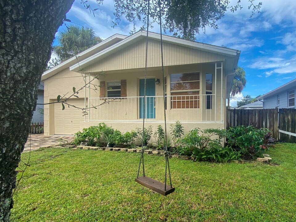 7607 S Sherrill St in Tampa, FL - Foto de edificio