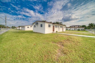 17715 SW 103rd Ave in Miami, FL - Building Photo - Building Photo