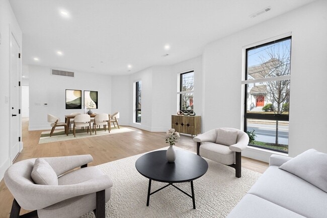 1114 Beacon St in Newton, MA - Building Photo - Building Photo