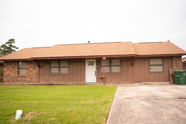 property at 516 Magnolia Dr