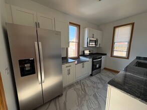 240 Sawyer Ave, Unit 1 in La Grange, IL - Building Photo - Building Photo