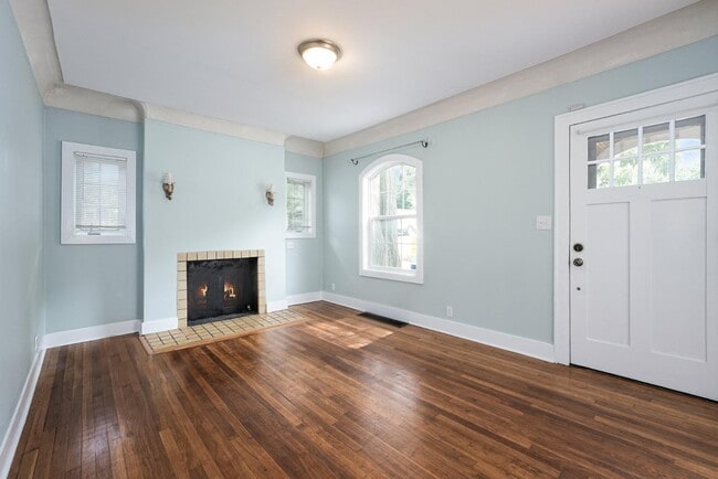 455 Cedar St NE in Grand Rapids, MI - Building Photo - Building Photo