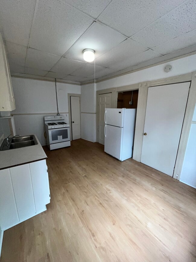 10 Lancaster St, Unit 2