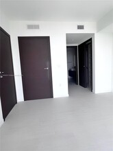 1000 Brickell Plz, Unit 3511 in Miami, FL - Building Photo - Building Photo