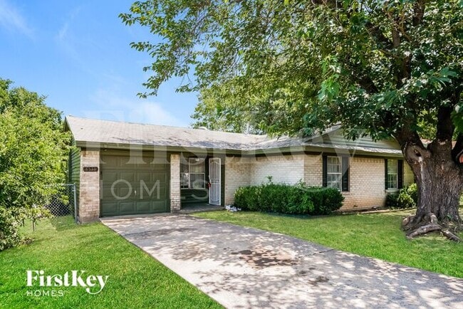 6530 Gentle River Dr in Dallas, TX - Building Photo - Building Photo