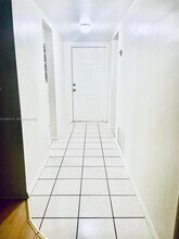 1550 NE 191st St in Miami, FL - Foto de edificio - Building Photo