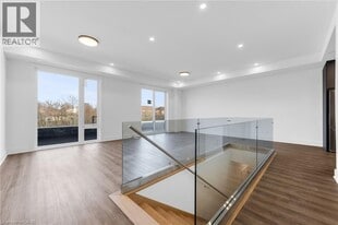 166 EVERETT Cmn in St Catharines, ON - Building Photo