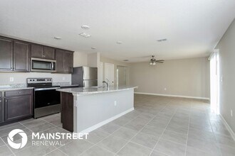 127 Columbia Dr in Poinciana, FL - Building Photo - Building Photo