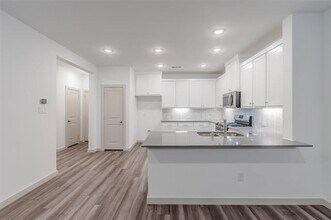 682 Vista Oaks Rd in Lewisville, TX - Building Photo - Building Photo