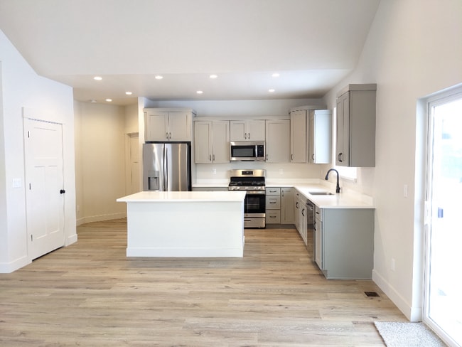 4039 Snowberry Ave in Evergreen, MT - Building Photo - Building Photo