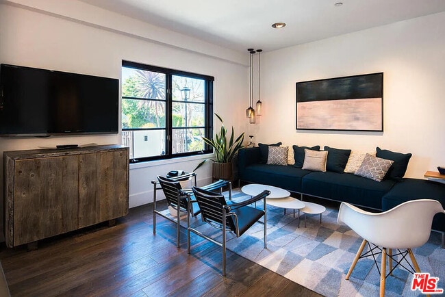 718 Croft Ave in Los Angeles, CA - Building Photo - Building Photo