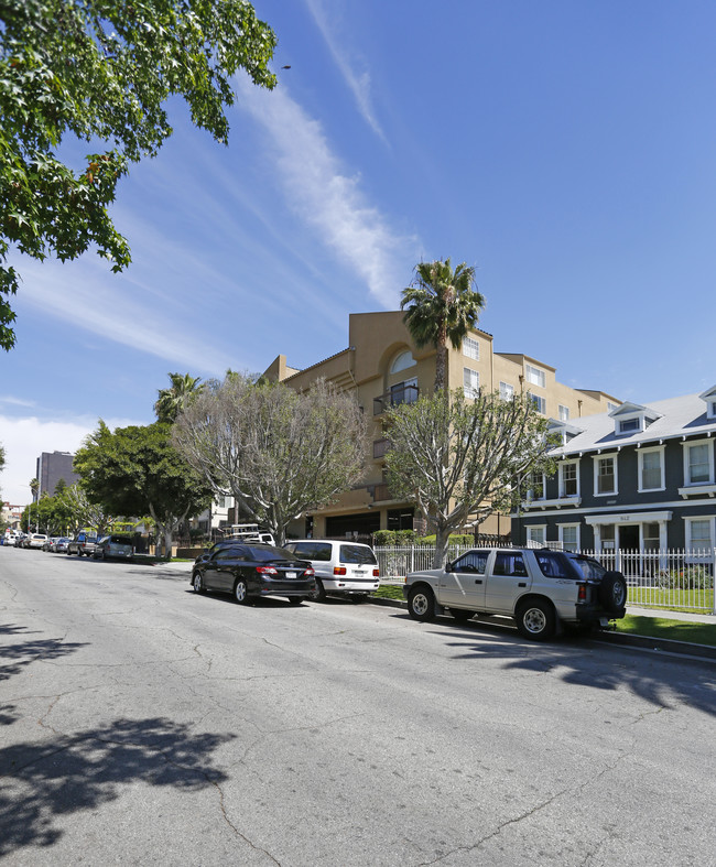 836 S Berendo St in Los Angeles, CA - Building Photo - Building Photo