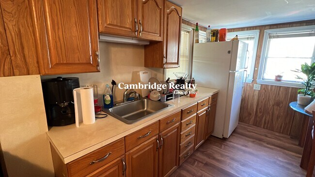 28A Cherry St, Unit 2 in Somerville, MA - Building Photo - Building Photo