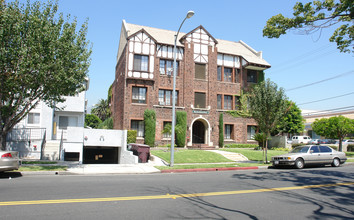 319 W Wilson Ave in Glendale, CA - Building Photo - Building Photo