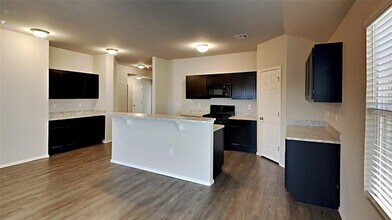 11748 NW 99th Ter in Yukon, OK - Building Photo - Building Photo