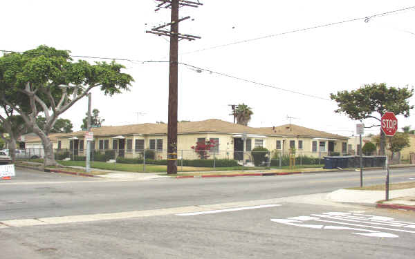 2575 Indiana Ave in South Gate, CA - Building Photo