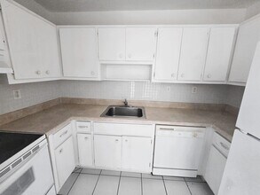 4341 Riverside Dr in Coral Springs, FL - Building Photo - Building Photo