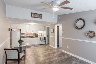 Stonebrook Apartments - Elon Management