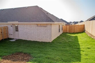 1301 Starling Ln in Ennis, TX - Building Photo - Building Photo