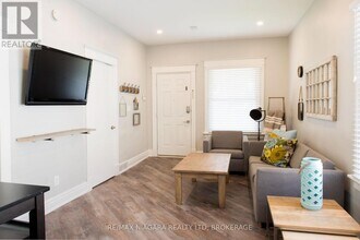 5700 Spring St in Niagara Falls, ON - Building Photo - Building Photo