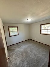 10 Glenda Dr-Unit -Apt A in Cave Spring, GA - Foto de edificio - Building Photo