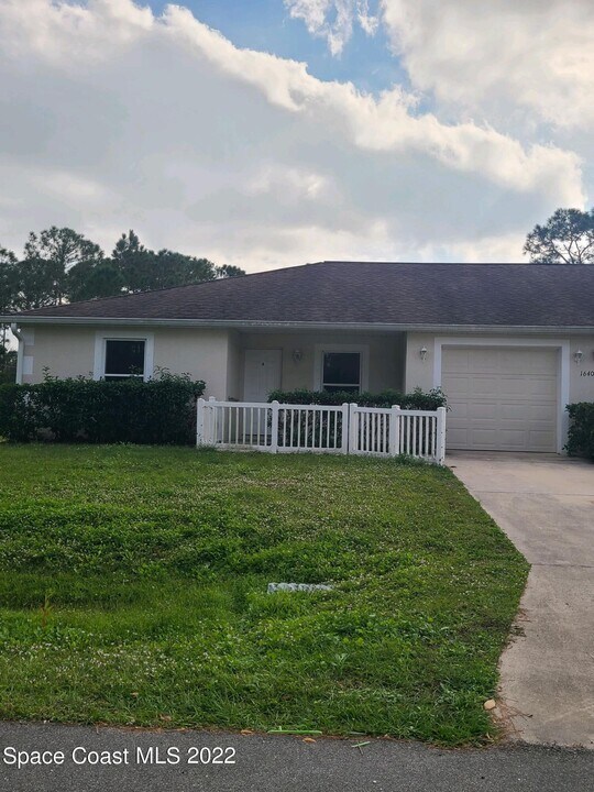 1640 Santos St SE in Palm Bay, FL - Building Photo