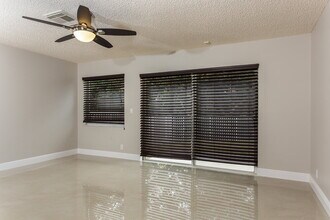 6373 NW 40th Ave in Coconut Creek, FL - Building Photo - Building Photo