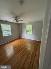 221 Llewelyn Ln in Huntingtown, MD - Building Photo - Building Photo