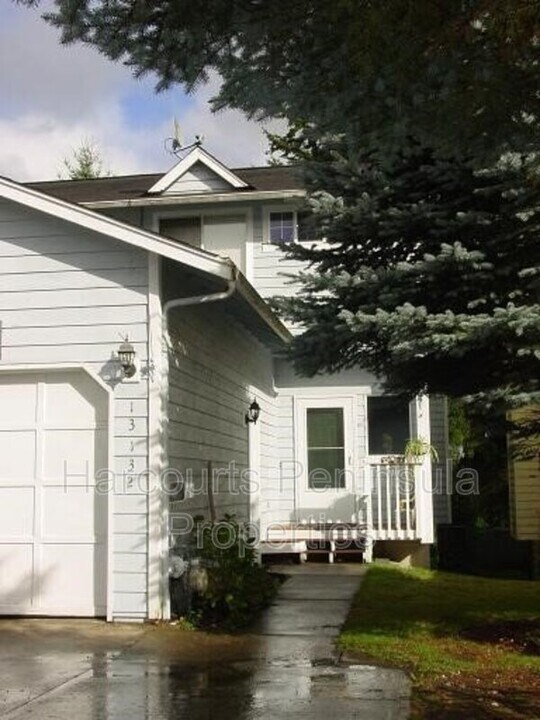 13132 Lakeridge Cir NW in Silverdale, WA - Foto de edificio