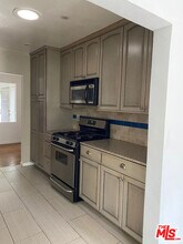 17429 Burbank Blvd in Los Angeles, CA - Building Photo - Building Photo